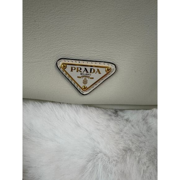 Prada Darling Leather Handbag – White Vitello Leather with Gold Hardware - Picture 2 of 9